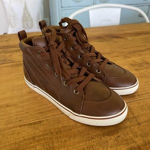 Boys casual shoes/boots